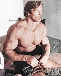 Arnold Stahl posando